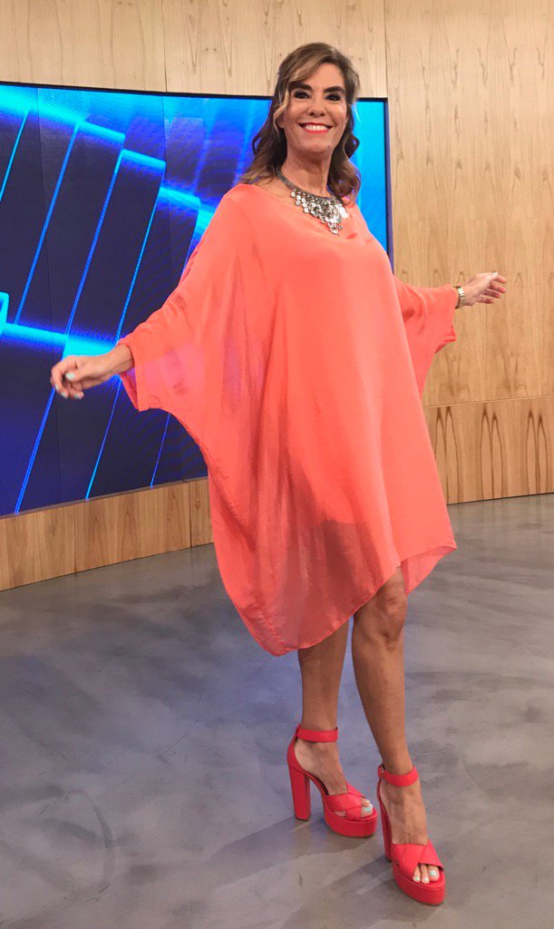 mbelenaramburu's tweet photo. Look #vestido de Mariana Campomar para @C5N https://t.co/C7ut3hfJmr