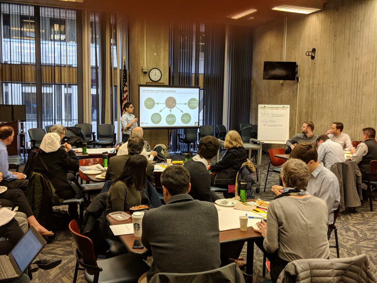 Mugzy from @GreenovateBos is training a full house of new Climate Ready Boston Leaders at this City Hall Lunch and Learn. Join us! Next #earthweek event is 4:30 pm tomorrow at District Hall. Sign up at greenovateboston.org on the events tab.