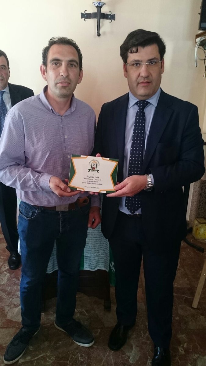 🌍 Hoy hemos visitado la Peña 'Los Culiquemaos", en Adamuz. 

Jesús León ha sido recibido por la alcaldesa, Manuela Bollero, y los integrantes de esta peña con muchísima vida en blanquiverde. 🙌

👪 El Córdoba CF, siempre con su provincia. 👪