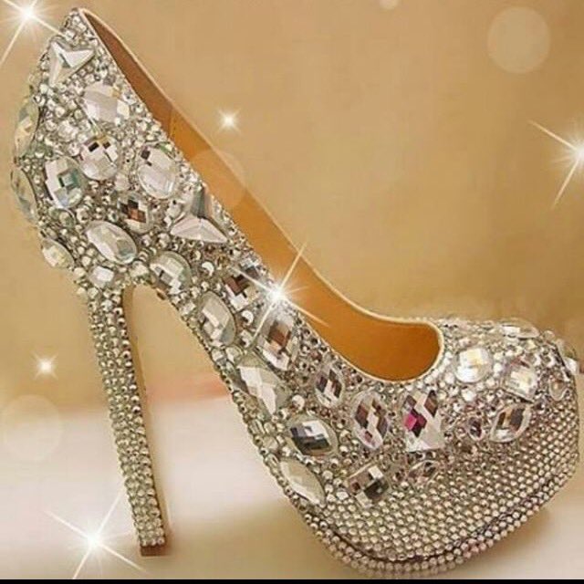 alextiesto1's tweet photo. These #HighHeels #heels #pantyhose https://t.co/A3viAut9xT