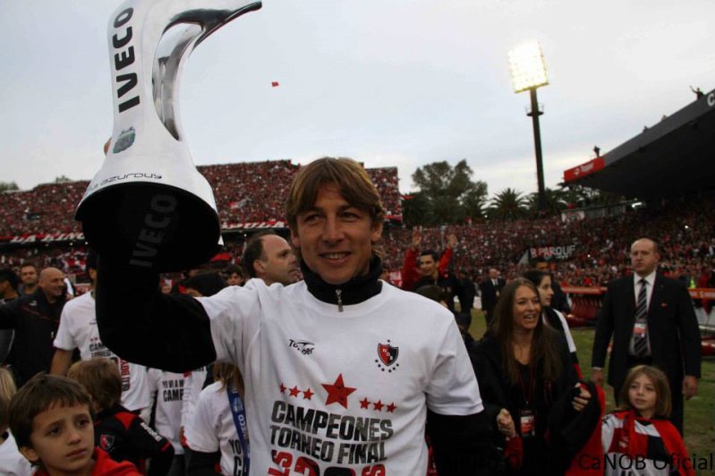 MaruCelis1's tweet image. Gracias por dejar siempre todo dentro de la cancha. Por volver. Por amar tanto a estos colores. Por ser hincha. Por sentir y defender está camiseta. Por tu humildad de siempre. Sos grande. Y ojalá podamos volver a verte por acá. Feliz cumple campeón! GRACIAS #GabrielHeinze