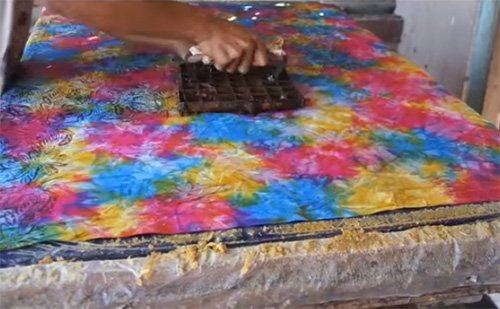 nat_clothing's tweet photo. Indonesian batik. It takes 14 steps to make batik fabric https://t.co/JSMu38o4kk
We would appreciate your supporting our project financially on #Patreon https://t.co/iUZGu7nQyy
#Indonesianbatik #Indonesia #batik #tiedye #Java #copperstamp #stamping #bleaching #dyeing #folkclothes https://t.co/yFkh77CF6w