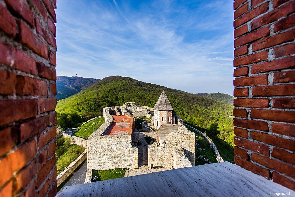 WhyZagreb's tweet photo. Beautiful view from the Medvedgrad fortress, which is located on the Medvednica mountain, just north of Zagreb 😍😍 #Medvedgrad #Medvednica #Sljeme #VisitZagreb #Zagreb #WhyZagreb https://t.co/5So89aPJqO