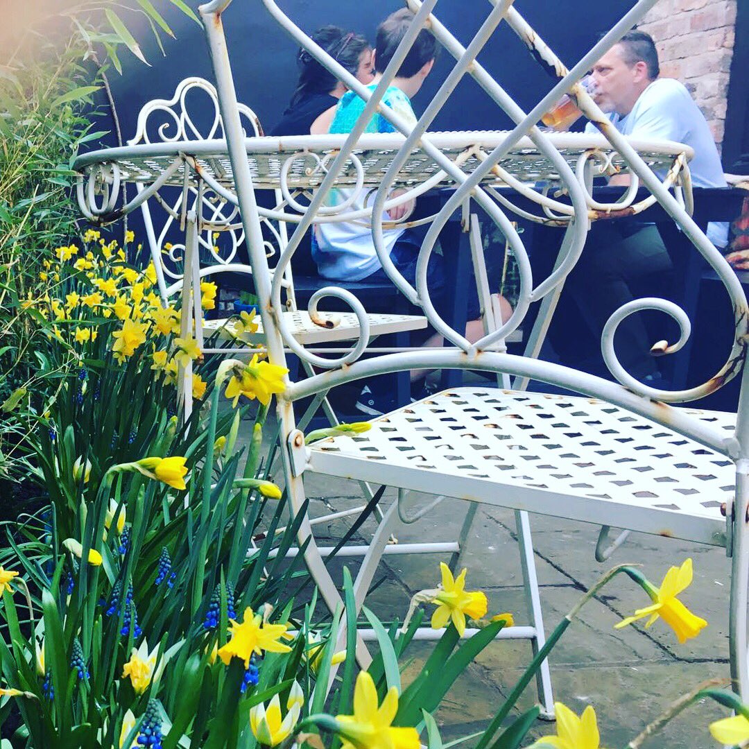Pokusevskis's tweet photo. Feels like Summer!

Pokusevskis #HeatonMoor #OpenUntil10pm

#Alfresco #TheFizzIsChilling #BringShades #Courtyard #Gardens https://t.co/2EoPz3E970