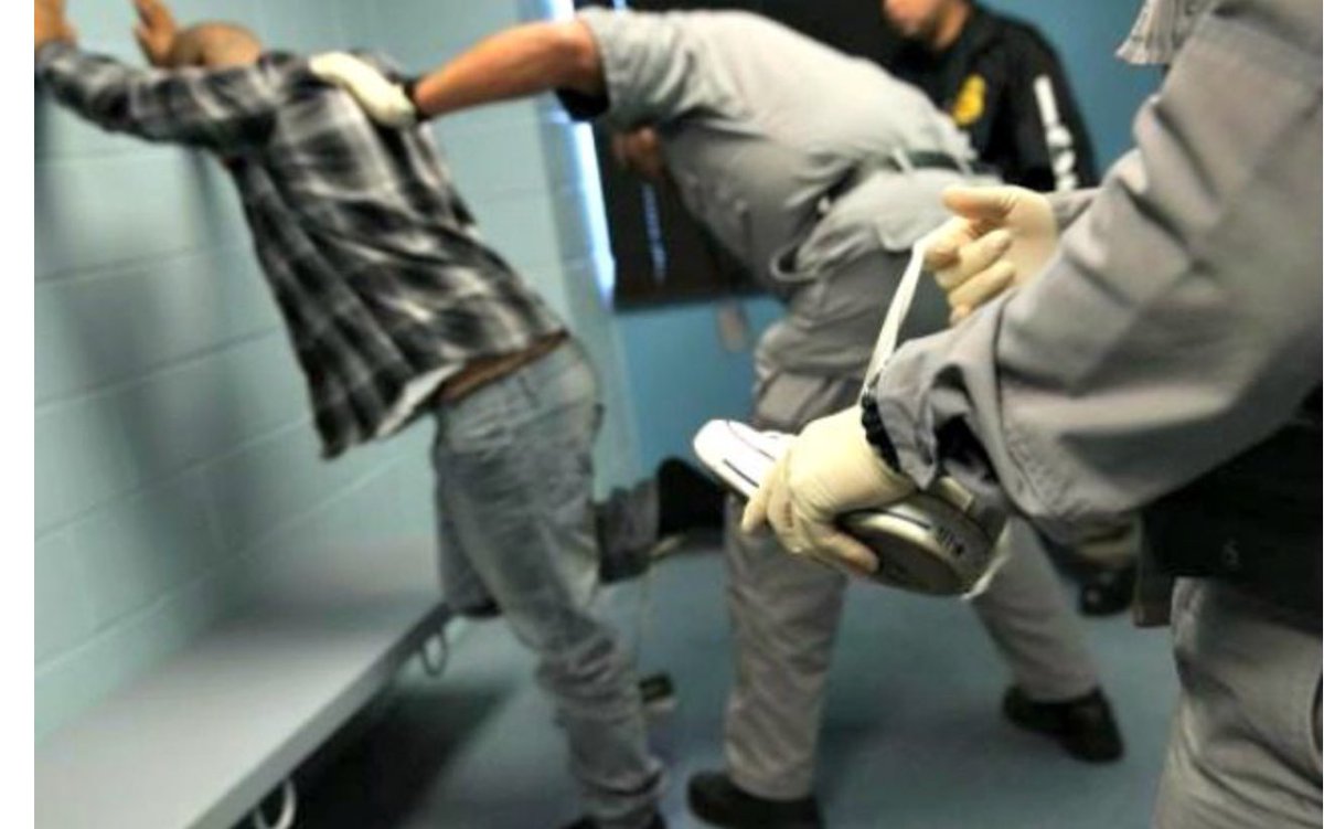 carrieksada's tweet photo. ⚡️Shock Poll⚡️

59 Percent Of Californians 
Want Increased Deportations of Illegals 

#MakeCaliforniaGreatAgain 
#RedWaveRising2018 
#NationalHighFiveDay 👋🏼 

https://t.co/gUYt7GoBr2 via @BreitbartNews https://t.co/yMJEtEF9S8