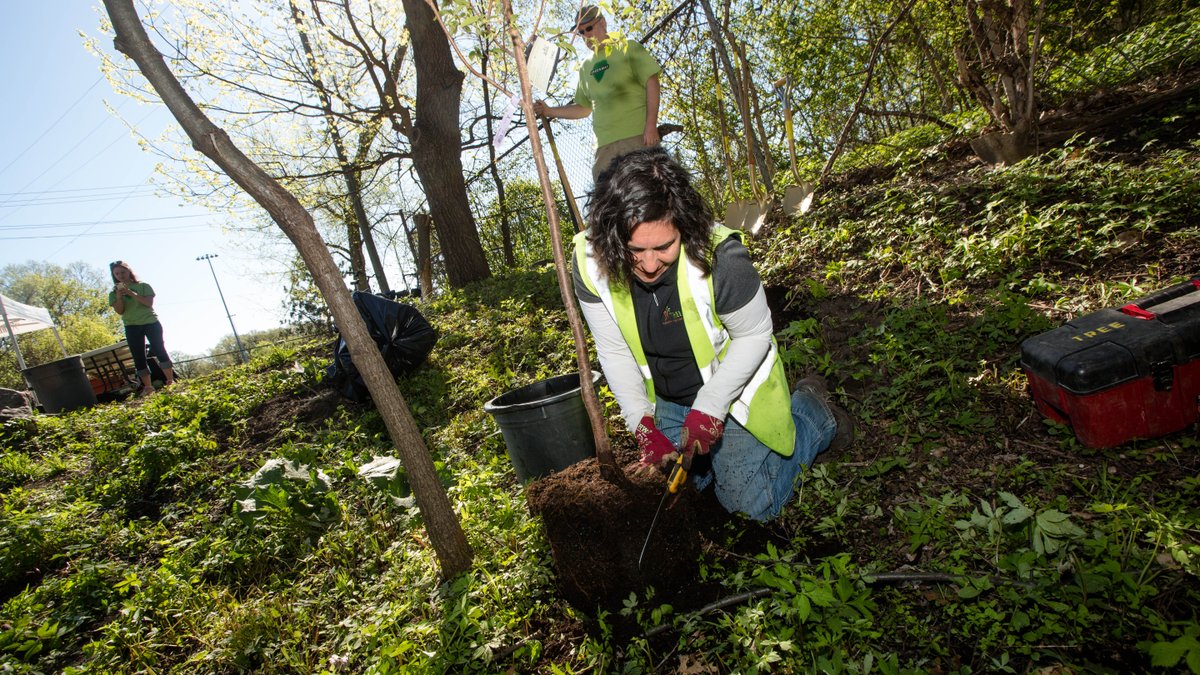 Hennepin's tweet photo. Communities across the county are hosting Earth Day and Arbor Day events. We've created an interactive map to help you stay up-to-date on the more than 50 community events. https://t.co/BxuW8u0mXX https://t.co/N14WZShzTr