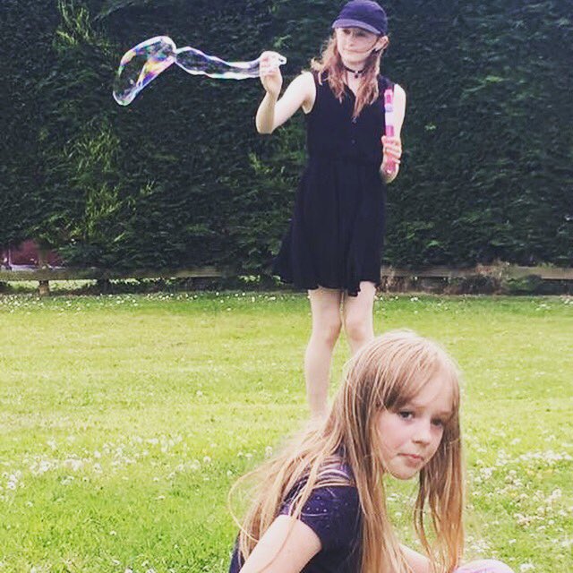 _motherofgirls_'s tweet image. Try to get that perfect shot of my daughters with bubbles......🙄 nope one decides to sit on her butt! the other talking about nailpolish......struggle is real 😩 one perfect shot for the blog please haha! I ain’t no perfect mama! #life #familyblog #FemaleBlogger #bloggerstribe