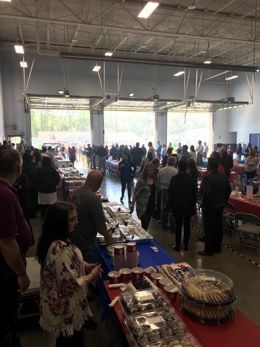 Janis_Reed's tweet photo. Just being a member of the Bryant Community at the First Responders Luncheon! #FirstNetEvent https://t.co/zQ8Tvdbl2m
