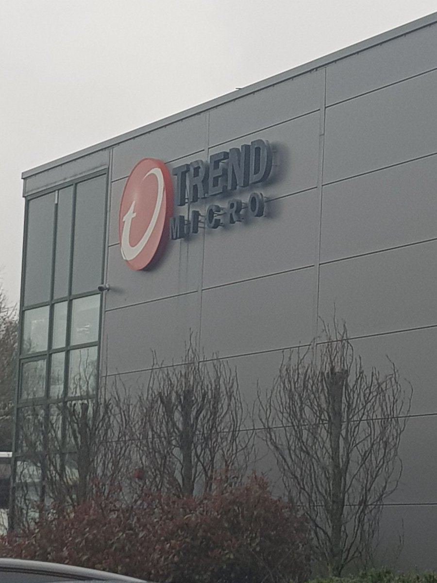 PascaultAmelie's tweet photo. #DistributionSummit @TrendMicro Super accueil dans le thème années 20. Quel plaisir de rencontrer les équipes qui accompagnent @TechData_FR ! https://t.co/xyuQqTiGMg