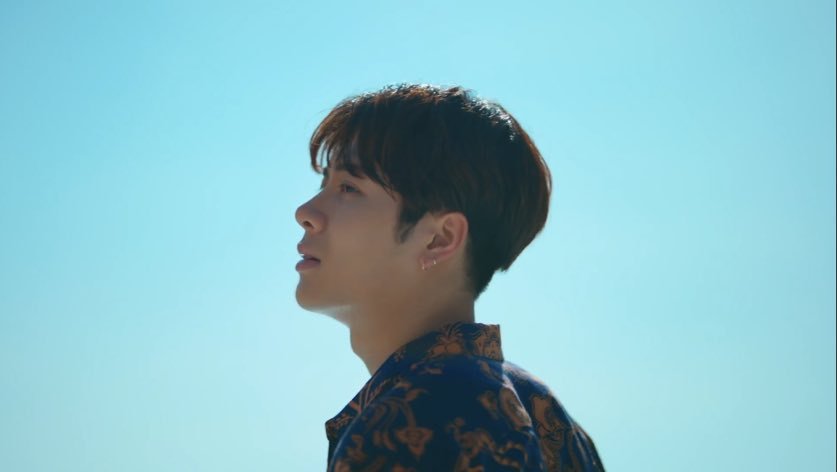 fanatic_got7_'s tweet photo. "just Hold up baby. You'll be the Mara jade, and I'll be your Skywalker".
"If you the sun, then I hope to be the planets, surrounding you. Taking selfies with the satellites while I'm with you".
OH MY GOD WANG 
#JacksonWangDawnOfUs https://t.co/w4ThOz62t1