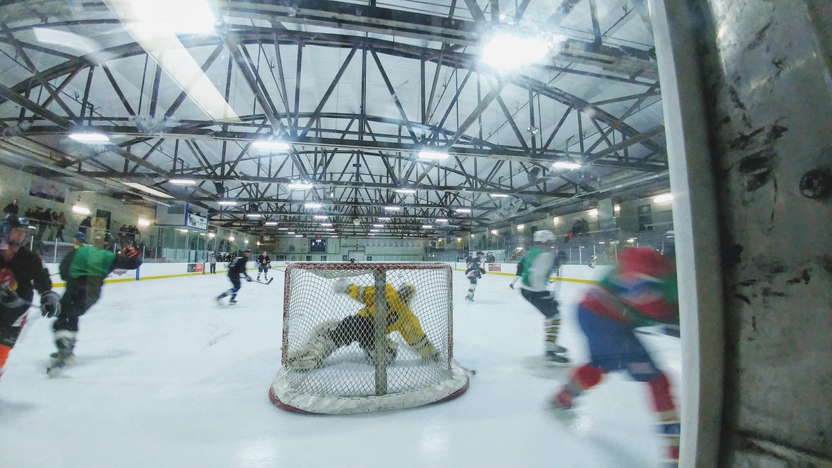 victimservicesS's tweet photo. Victim Services of Sarnia Lambton would like to say a big "Thank You" to @PetroliaFireDep and Oil Springs Fire Department for putting on a great fundraiser to benefit Victim Services and the Community we support! It was a great success, raising $2600, and a great hockey game too! https://t.co/kEF2G5dHeM