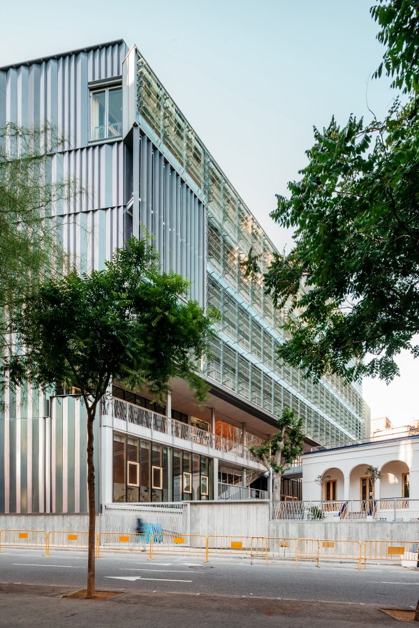 tectonicablog1's tweet photo. https://t.co/IUzVtZgMdZ Vil·la Urània de @SUMOArquitectes . El proyecto ha sido concebido como un edificio de consumo energético casi nulo (nzeb) y gran parte de la energía necesaria se produce en el propio edificio. Foto: @aitorestevez https://t.co/sVQB320T8c