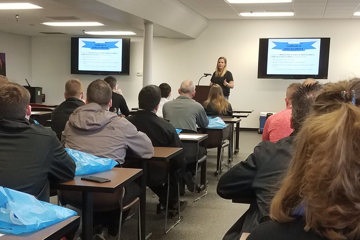 RiggsLorna's tweet photo. Tips on #undeniablydairy #dairyexperience with @Fareway_Stores @jaymers9701 #dairyacademy https://t.co/r0c9MKPeDj