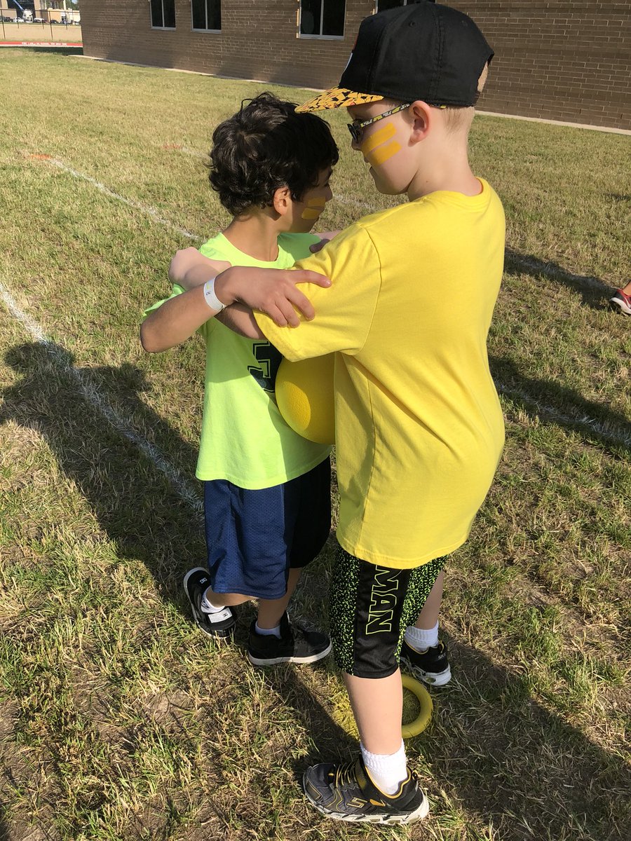 LEThomas_ECE's tweet photo. The Thomas Tiebreakers had so much fun at Grizzly Game Day! #teamyellow #thomastribe @HumbleISD_GE @Groves_PE #wearegroves 💛🐻 https://t.co/zyLm2nc2zb