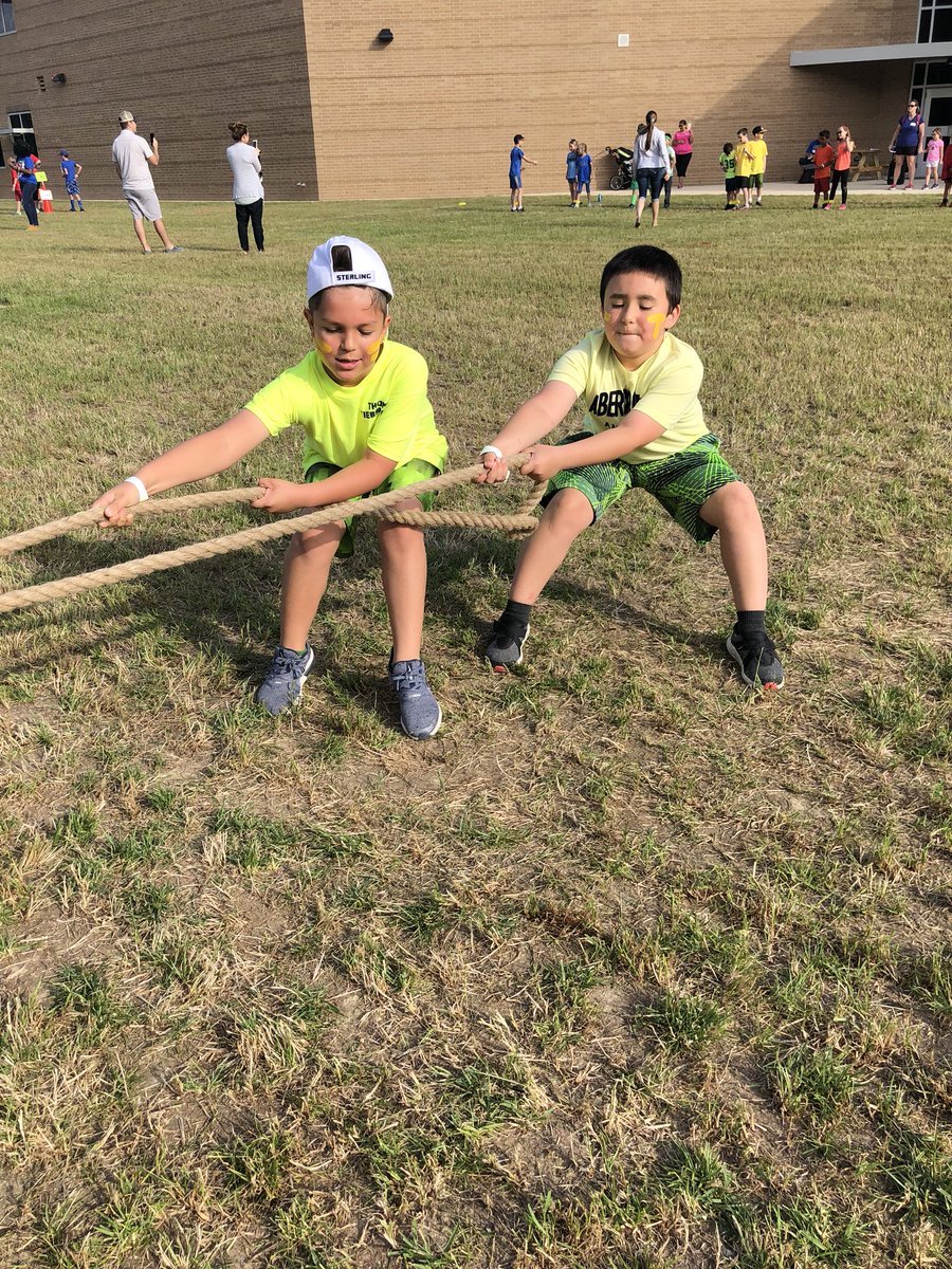 LEThomas_ECE's tweet photo. The Thomas Tiebreakers had so much fun at Grizzly Game Day! #teamyellow #thomastribe @HumbleISD_GE @Groves_PE #wearegroves 💛🐻 https://t.co/zyLm2nc2zb