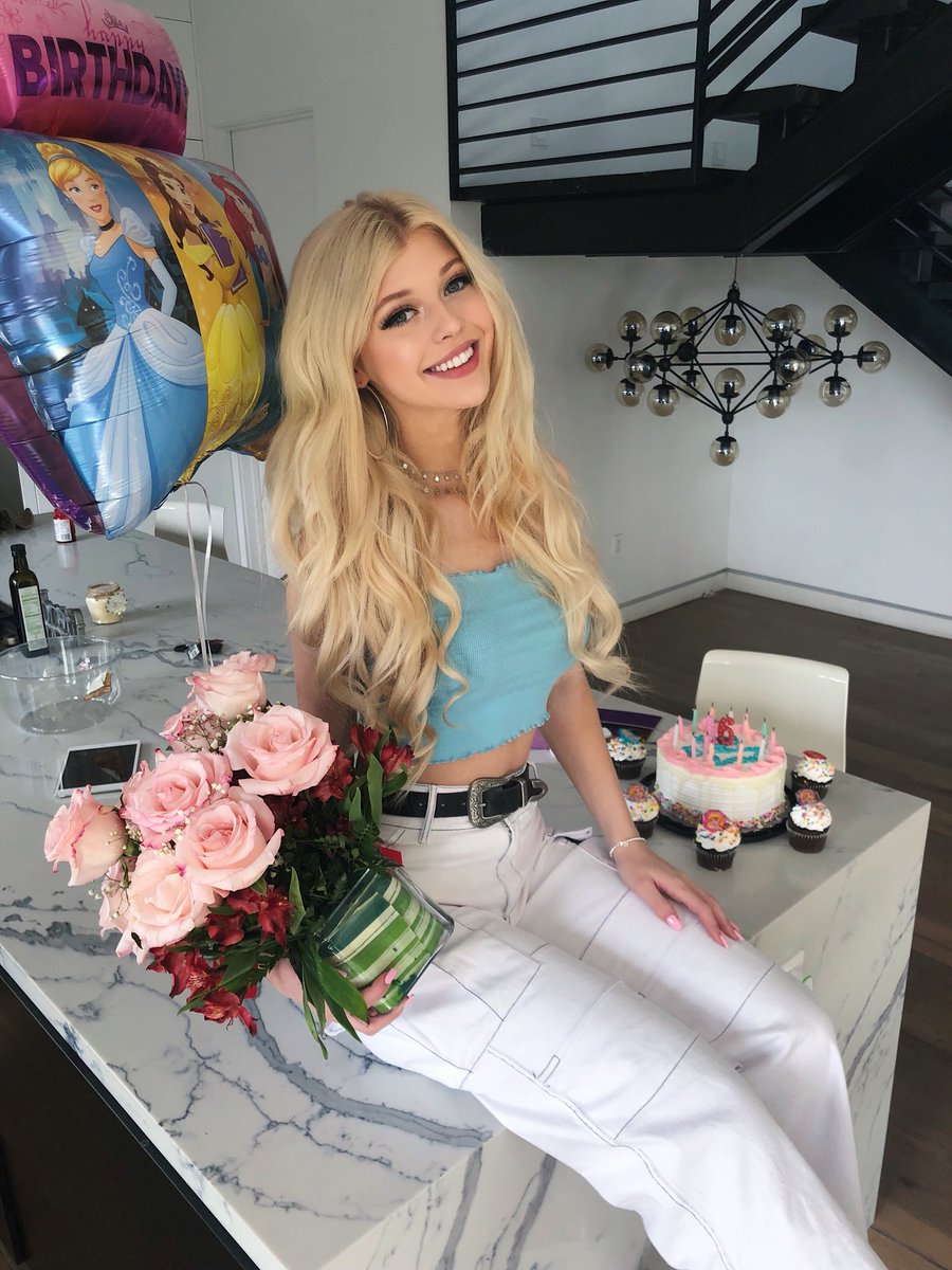 iamlorengray's tweet photo. I woke up a woman. https://t.co/F9i9KODTpK