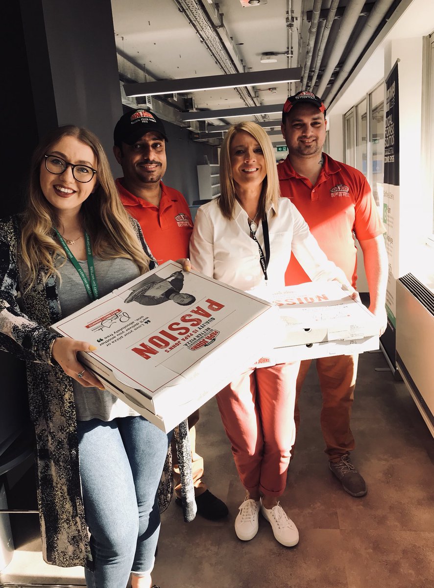 Making friends with our local pizza delivery! 🍕 #lablife #AIFrenzy