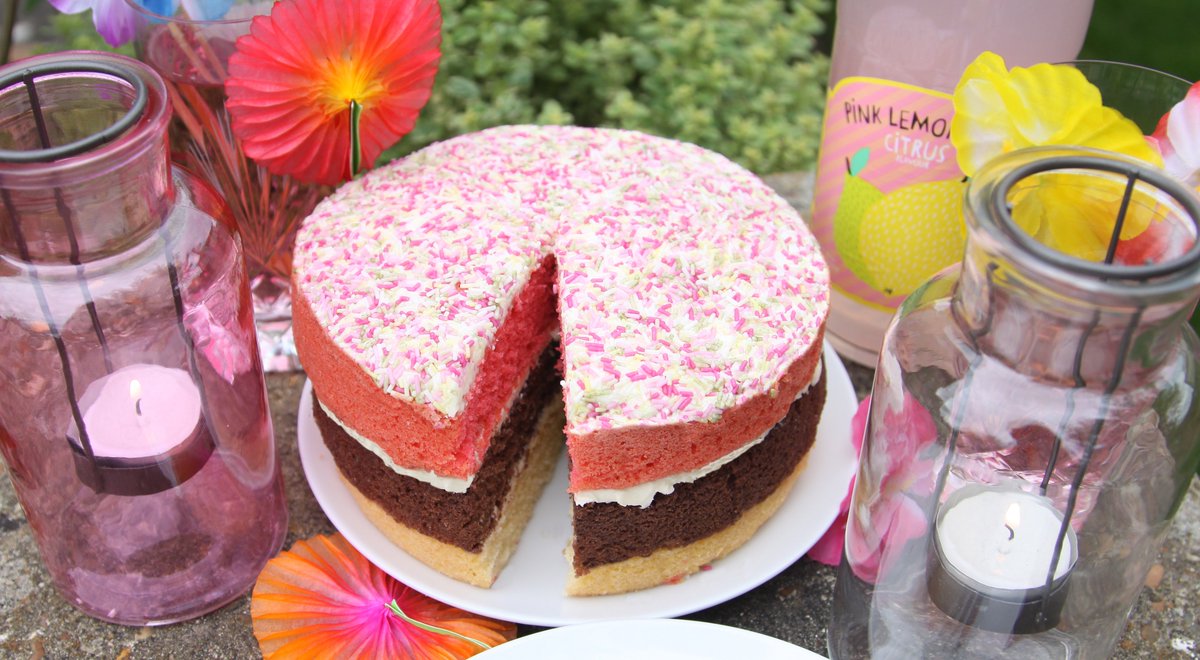SpongeCakesLtd's tweet photo. Our Neapolitan Sponge won't be around for much longer... get it before it's gone!! 🍨 https://t.co/dAwkBPQJQ9 #Neapolitan #SeasonalSpecial #GoingSoon #FreezeIt https://t.co/D6JcsPq7En
