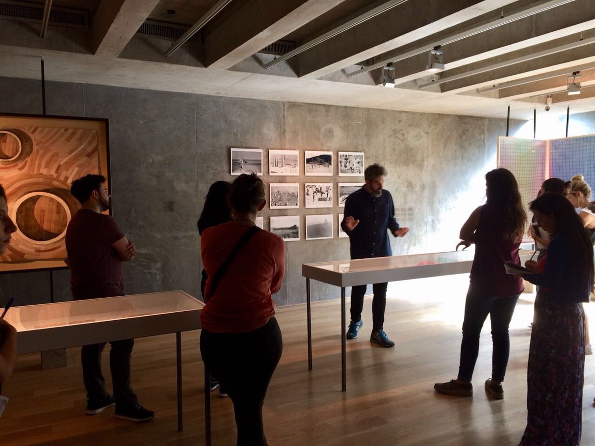 MESLASociales's tweet photo. Con los maestrandos y las maestrandas estuvimos en el MACBA en la muestra “América Latina: Volver al futuro” curada por Federico Baeza 
🔽 https://t.co/0e6UrcMGVf
