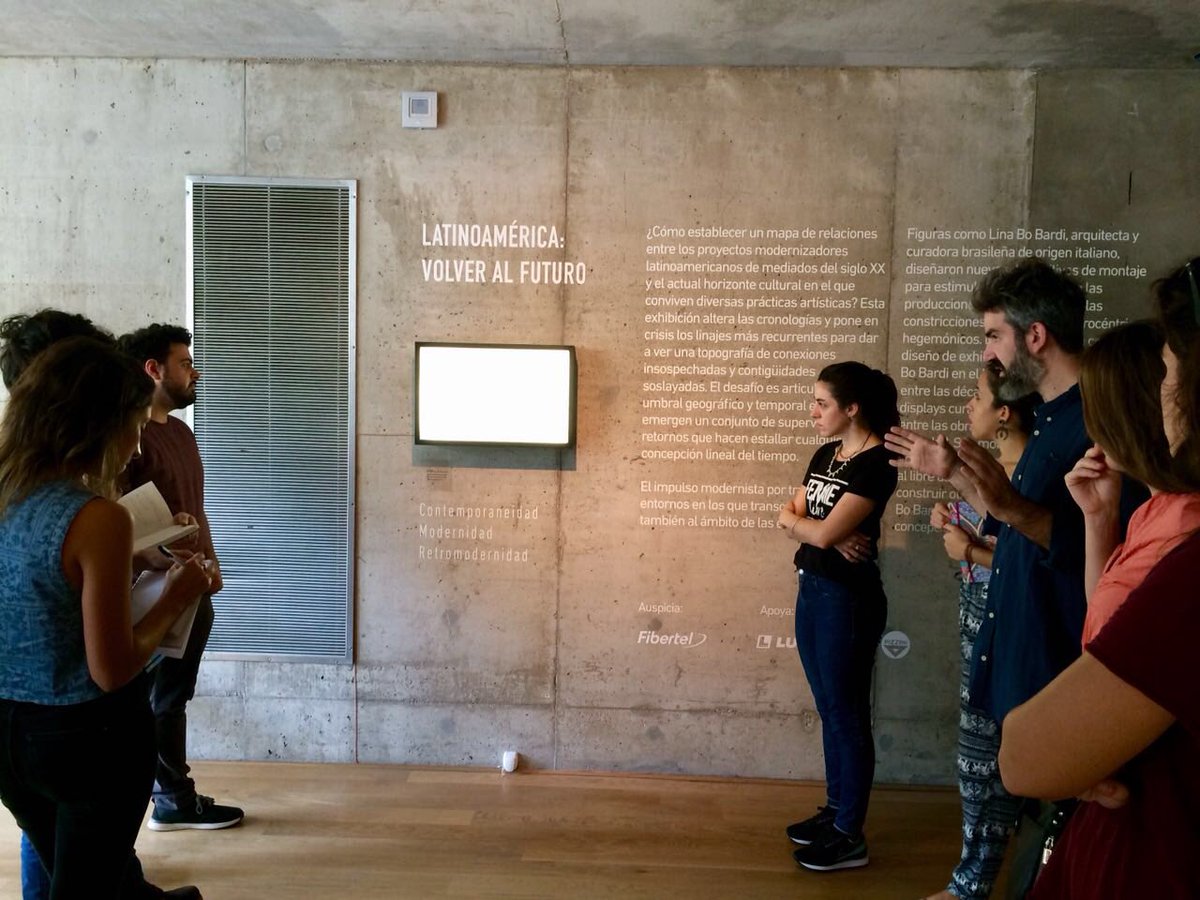 MESLASociales's tweet photo. Con los maestrandos y las maestrandas estuvimos en el MACBA en la muestra “América Latina: Volver al futuro” curada por Federico Baeza 
🔽 https://t.co/0e6UrcMGVf