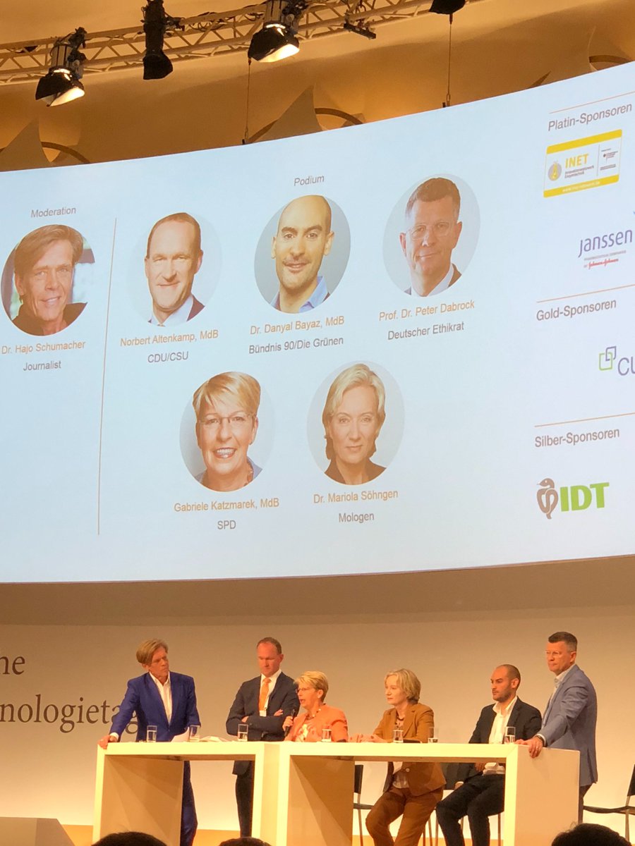 GJHoppe's tweet photo. Das Podium diskutiert über die #Biotechnologie bei den #DBT2018 in #Berlin - drei MdBs, ein CEO (#Mologen) und ein Mitglied des #Ethikrates: G Katzmarek, D Bayaz, N Altenkamp, M Söhngen & P Dabrock. #Zukunft #Gesellschaft #Innovation #Forschung #DARANi https://t.co/juYBqI3tmV