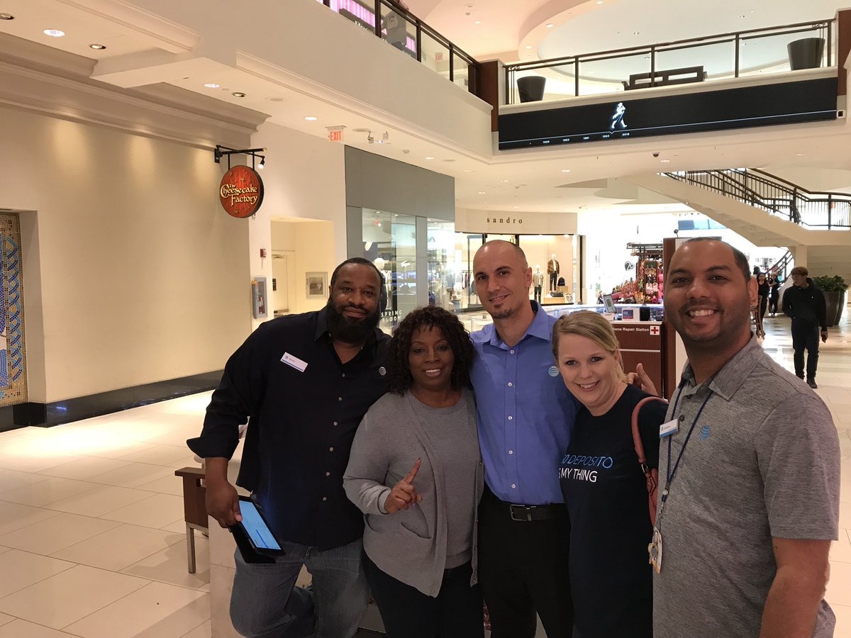 Kdunlap9804's tweet photo. Kiosk getting lots of love from the best business leader in  the country!@efrenfavela @JayleneM_  @CristySwink  @kiosk305 @Amy__Smith1 https://t.co/iTC9XWmBz7