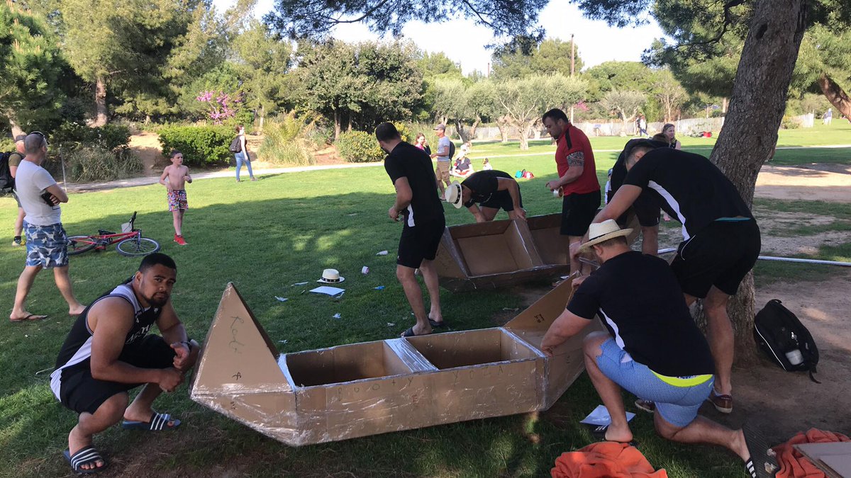 LeLOURugby's tweet image. #SharksTeam #ElCartel, fin de la session construction de bateaux. Maintenant il va falloir qu'ils flottent ! #stage #cohesion #bricoleurs @laseynesurmer 🛶