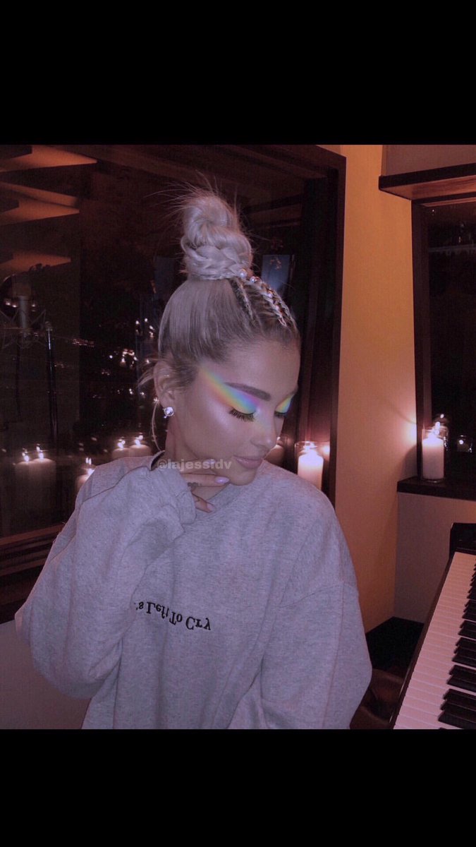 lajessidv's tweet photo. already made a lil edit for the Queen🌈🦄🌂☔️🔮💜🚺
@ArianaGrande
#NoTearsLeftToCry
#NoTearsLeftToCryFriday
#NoTearsForAriana
#AG4IsComig https://t.co/WVAw6utt3g