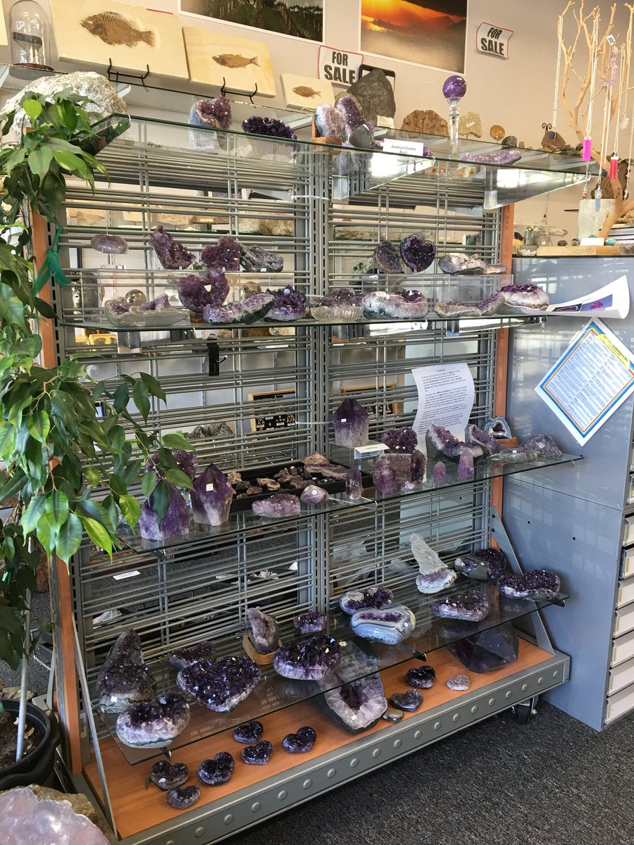 ILoveRocksSLO's tweet photo. We have very many pretty crystals and stones here in the store. Come check them out. 😍💎 #ILoveRocksSLO #cambria #stones #crystals https://t.co/YRu16rsUwB