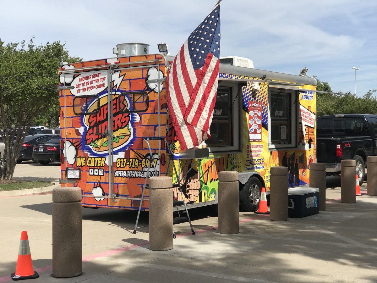 At a private event helping people get rid of their slider cravings, the only problem is around 5 PM they start craving more!
#SuperSliders #FoodTruck #Vetetanowned #veteranservingveterans