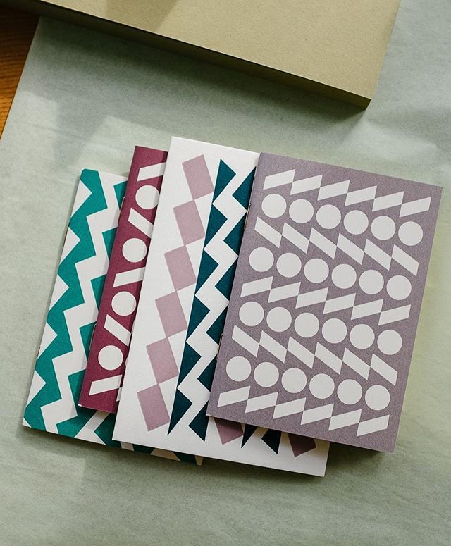 esmewinter's tweet photo. POCKET NOTEBOOKS 📕
LETTERPRESS CARDS 💌
—⠀
#esmewinter #patterndesign #patternedpaper #notebook #fortheloveofpatterns #keepwriting #creativeideas #pattern #shopindependent #letterpress #mutedcolors https://t.co/n6I2Uqo5wF https://t.co/4HhkCEv7lD