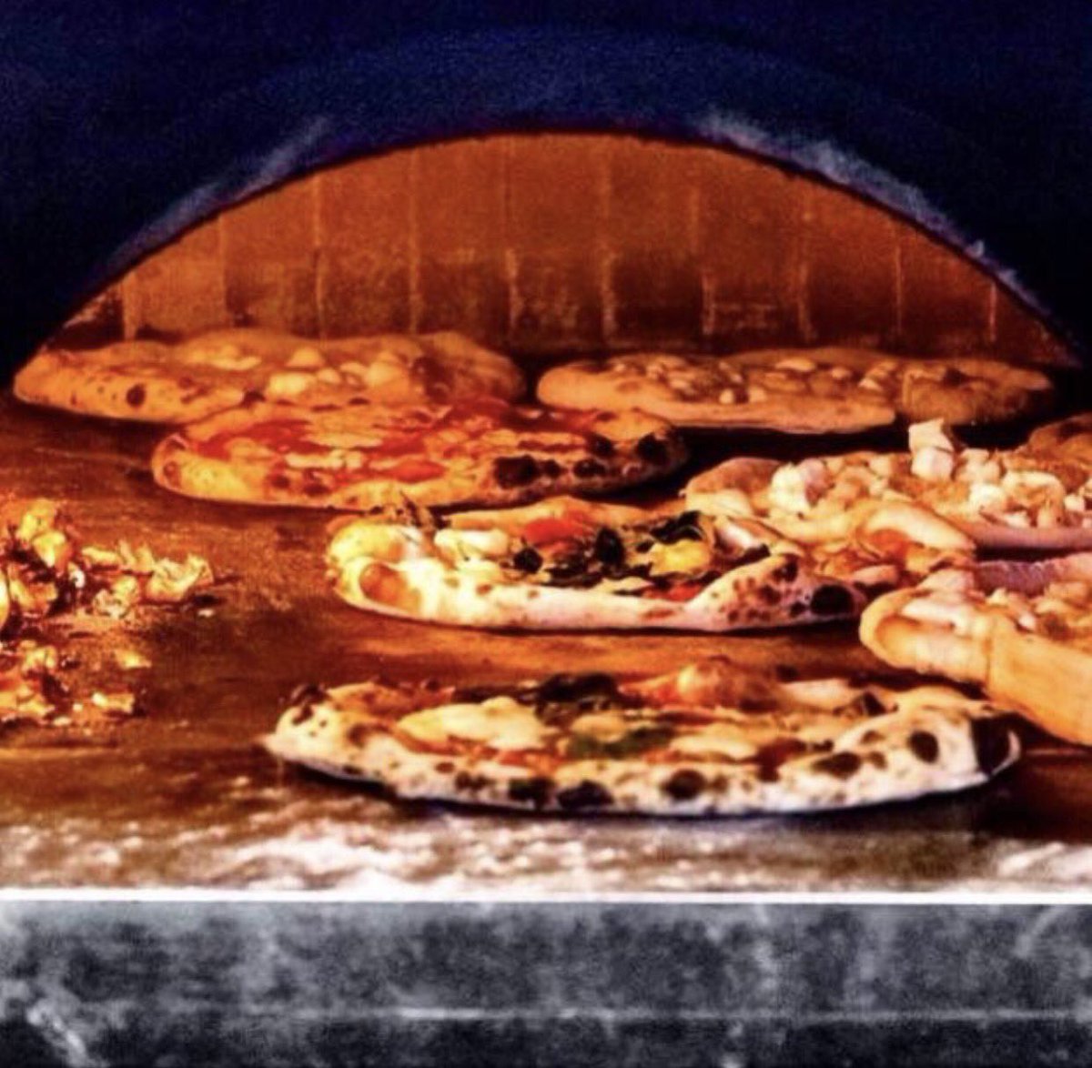 PizzeriaOrso's tweet photo. Cold, blustery days call for warm, comfort food. Banish the bad weather blues w/ a gourmet pizza, or today's special, Braised Short Ribs! We also deliver via BiteSquad &amp; Amazon Restaurants. https://t.co/8cKQ5Ruwet 
#comfortfood #braisedshortribs #pizza #fallschurch #pizzeriaorso https://t.co/DP753YlS7g