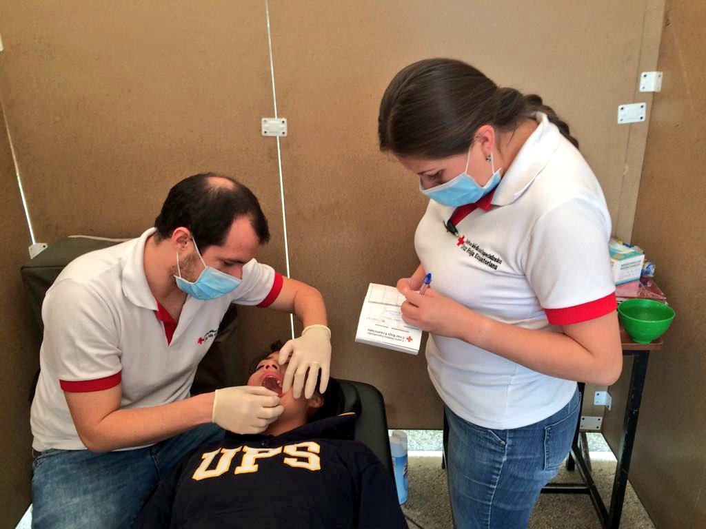 CentrosCRE's tweet photo. Este mes de la Salud seguimos celebrando desde @upsalesiana Campus Sur 😀

Brindamos Atención Médica Preventiva: 🏥
✔ Control de peso y talla 
✔ Glucosa en sangre y presión arterial
✔Odontología: 😃
✔Fisioterapia: 🏃

Gracias al #ClubAmbientalUPS 👦👧👌 y a #Infem y #MenLac💪 https://t.co/mYgX2jKcAn