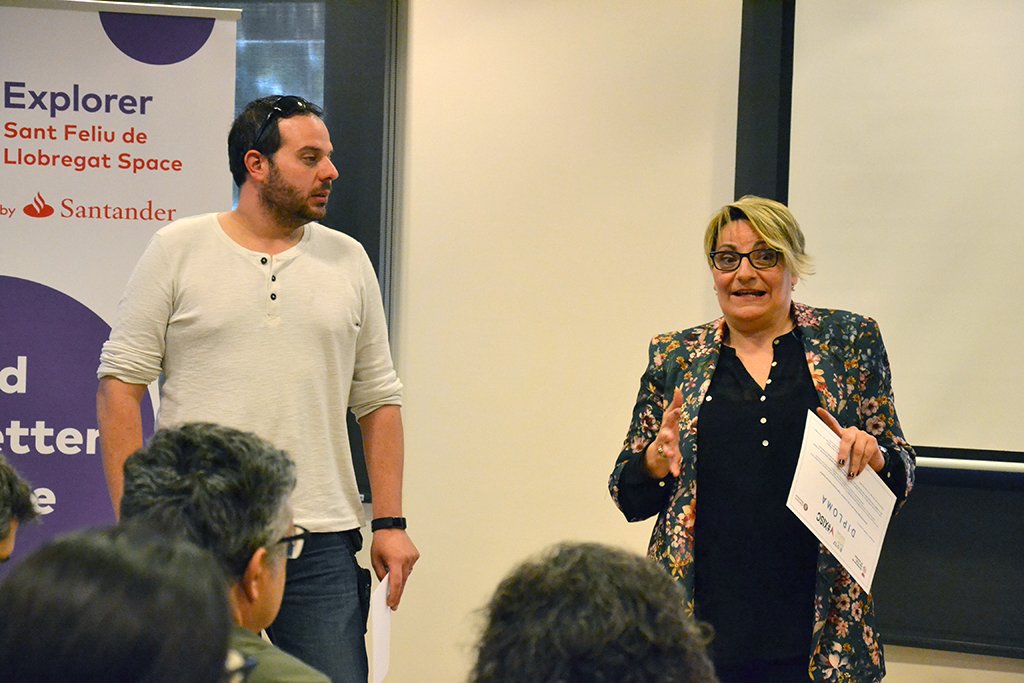 santfeliuinnova's tweet photo. Tarda dedicada a l'emprenedoria a CO-Innova Sant Feliu. Projecte, Yuzz/Explorer, premis BIS'17 i xarxa de projectes. #SantFeliu @ajsantfeliu #CoInnovaSantFeliu @ExplorerByX #BIS17 @HPE_ORG @BraiBook @Allergeneat @BStartup @Ship2B https://t.co/YZHnTXG4xs