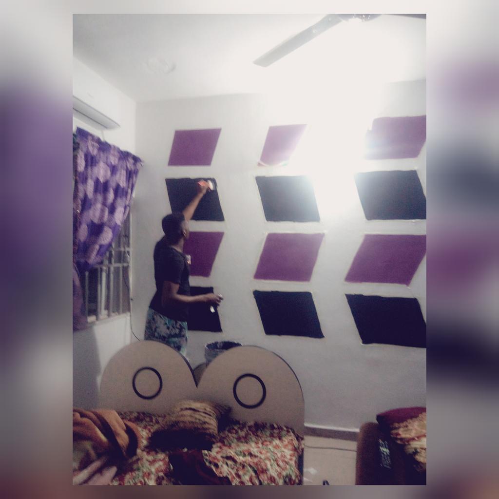 SameTune's tweet photo. @MBuhari  I've Never Begged You Fo 💰💵  In My Life, I Paint &amp; Design Wall 2 Earn A Livin. #Lie #LazyNigerianYouths https://t.co/DRF621buZv