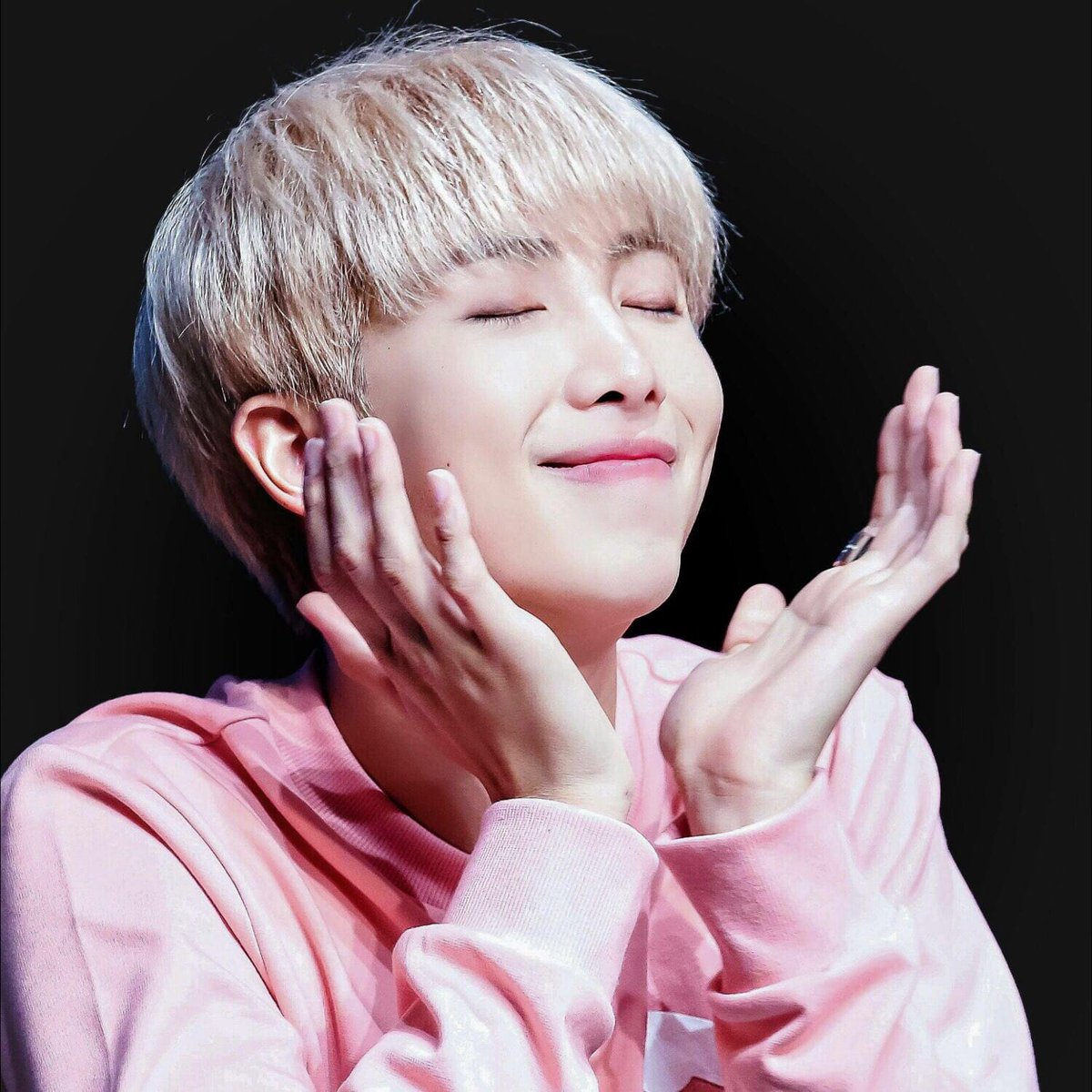 ohspringday's tweet photo. @BTS_twt KIM NAMJOON

WE ARE LOSING ARMY🙌🔥
1 RT = 1 VOTE

#THOSFansBTS19A @BTS_twt

[#PremiosMTVMiaw #MTVBRKPOPBTS] https://t.co/39WCYW4tRp
