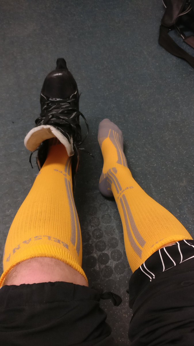 VelluJ83's tweet photo. Kauden päätteeksi vielä uutta sukkaa luistimiin jotta voi ensikauden aloittaa hyvin #kompressiosukat #askelterapia #belsana #nytkelpaa https://t.co/Wva16GIB1H