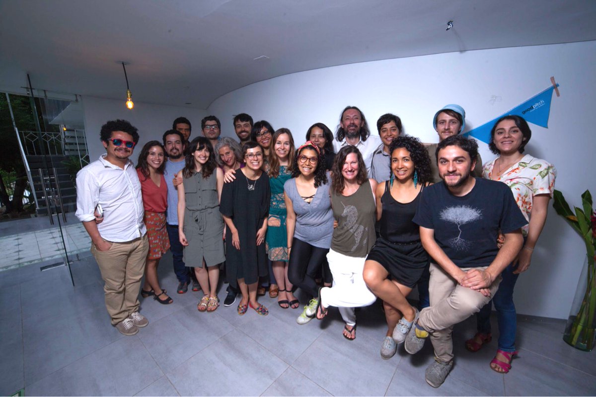 Cine_Colombia's tweet photo. ¡Cine Colombia, Good Pitch y los documentalistas trabajan en conjunto para ser un poderoso motor de cambio!
¡Trabajamos junto a Good Pitch y 5 documentalistas para ser un poderoso motor de cambio social! #GoodPitchCol #ElPoderDelDocumental https://t.co/zviHLUGdM8