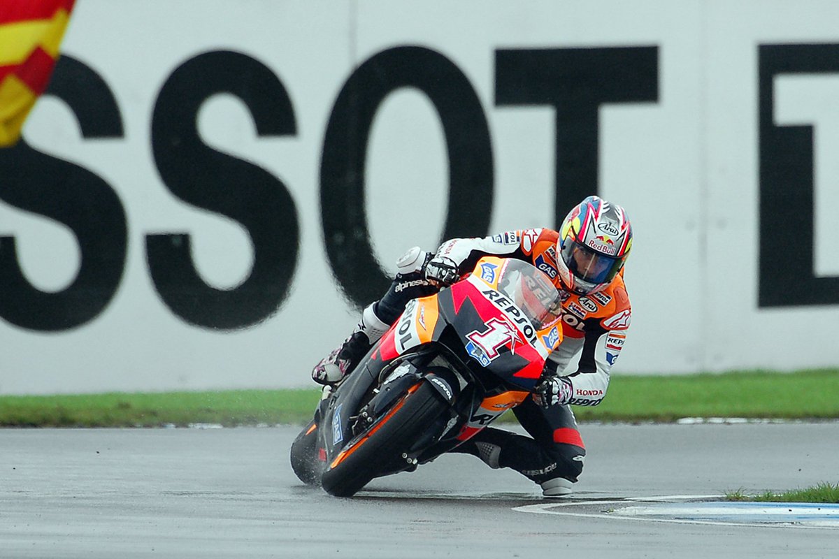 DaveMackay17's tweet image. #davesdailybikepic Fell asleep yesterday evening so missed one again. Racing myself this weekend but as it's @motogp in the good ol' USA it would've been Nicky's home round. Here's one of my pics of him from 2007 at Donington. #kentuckykid
