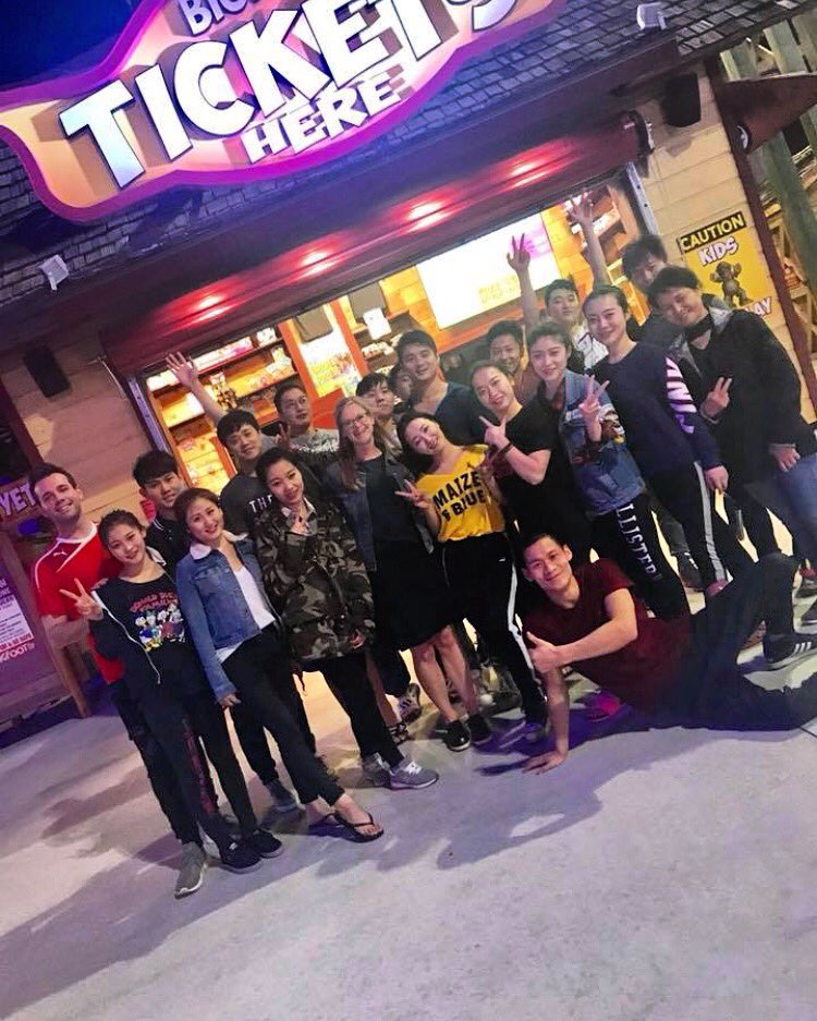 BigfootFanClub's tweet photo. Thanks to our friends from @acrobatsofchina for stoppin' by and playin' at Bigfoot!
Bigfoot says to come back and see us again soon! 👣😃👣 #bransonbigfoot #bigfootonthestrip #bigfootparties #bransonmo #bransonmissouri #acrobats #acrobatsofchina #funnight #bigfootactiontower https://t.co/Kq8Dhl0Rby