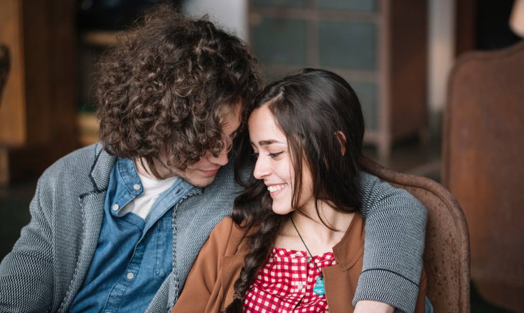 Archetypes_com's tweet photo. How To Know If You’re In Love If You’ve Never Felt It Before, According To An Expert https://t.co/OT7NeykJvR https://t.co/tqUU3CKLuz
