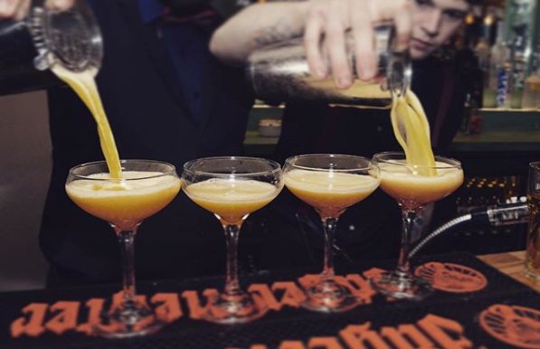 macybrownsbar's tweet photo. Pornstar Martinis at Macy Browns; Just because no great story begins with someone eating a  ̶s̶a̶l̶a̶d̶. 😜

Enjoy 2 for 1 all these bad lads (and our other cocktails) all night long this evening. https://t.co/aWKiU8bejq
