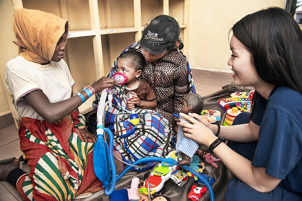 operationsmile's tweet photo. Child Life Specialist Amy works with Irongany, 14, and Teddy, 22 months, to prepare them for surgery during the Operation Smile mission in #Madagascar! #mega4 https://t.co/F9kKoaoTjG