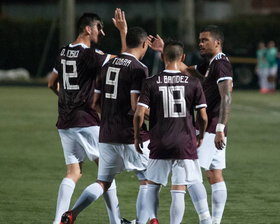 LaTeleTuya's tweet photo. ¡A seguir siendo líderes! 

@Carabobo_FC quiere vivir en la azotea del fútbol venezolano, teniendo por delante una ruda confrontación frente a @MinerosGuayana en el Centro Total de Entretenimiento Cachamay. 

¡Vive la pasión de la #LIGAFUTVExTLT! Hoy, 6:50 p.m. https://t.co/O6MzIeyT13