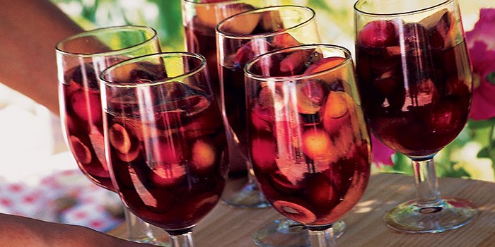 Don't miss! Our Spanish evenings Fri 20th &amp; Sat 21st Apr, 6pm - 8pm, paella and FREE glass of sangria only £13.50pp! Enjoy the 🌞 #woking #surrey #Foodie facebook.com/watersedgesurr…