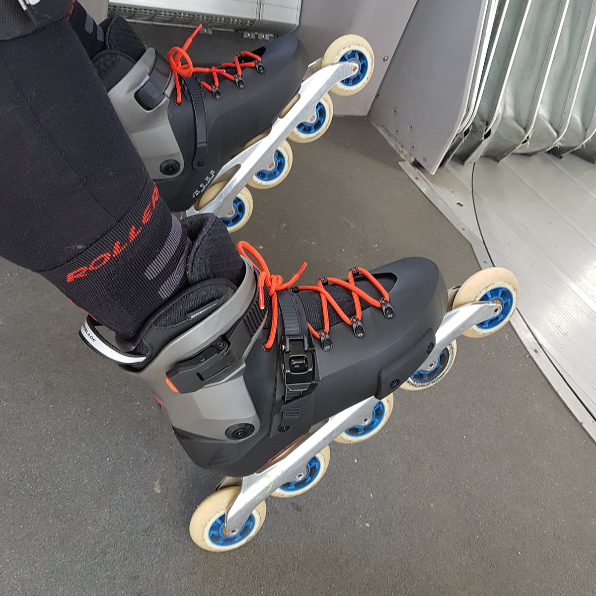 natanfreeskate's tweet photo. When you really want to shred Hills 5 Wheel Setup is the only way ๐
#twincambearings #inlinedownhill #ilq9probearings #rollerblade #hydrogenwheels #mogema #inline_downhill #5wheelframe #inlinedownhillskates #rollerblades #patins #inlineskating https://t.co/3GQuzDuIhu