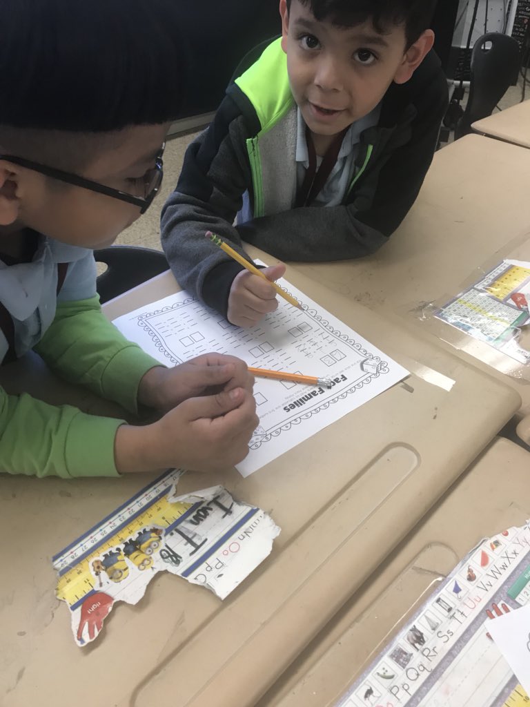 ErbsMachelle's tweet photo. Working on fact families! #theylovedice #REByrdistheword https://t.co/NYoxCIAACI