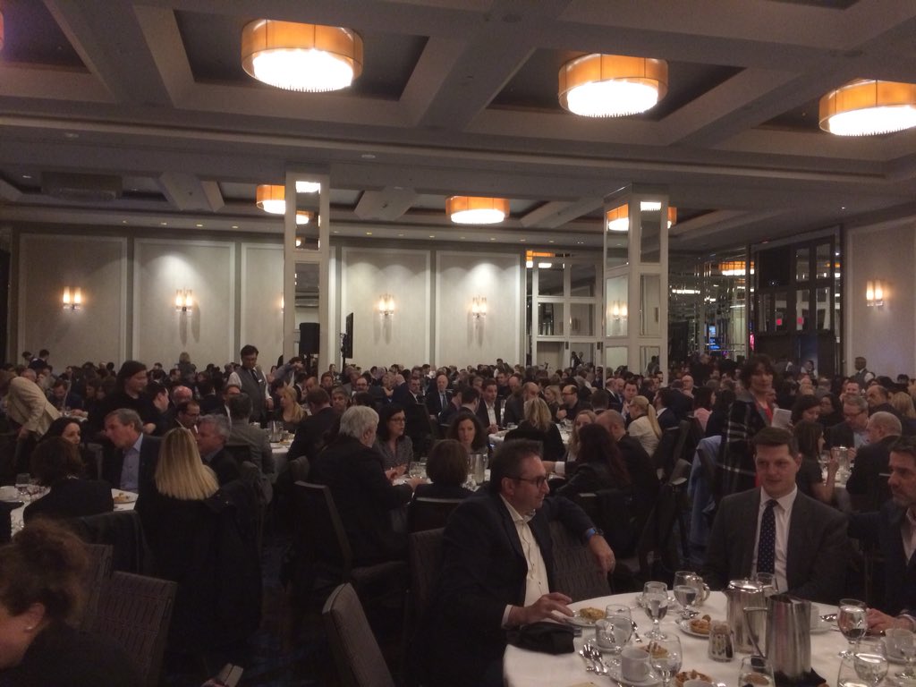 RobertBeaudry's tweet photo. Notre mairesse @Val_Plante dévoile aujourd’hui à la @chambremontreal notre stratégie de développement en présence de près de 900 personnes de la communauté des affaires! #accelererMtl #polmtl #ccmm https://t.co/yawP9VNW9H