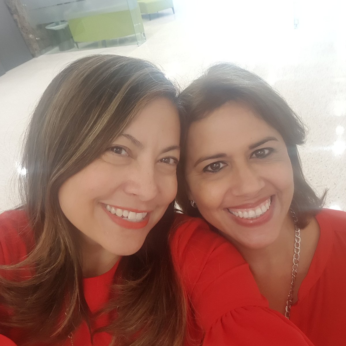 AnabelYLay's tweet photo. Por el #HemocentroNacionalYa nos vestimos de rojo @BGeneralPromos @michihincapie #Hemocentro @donavidaion #PorTiMami #IMissU #YoSoy @ioncologico https://t.co/EGBy47rwg3