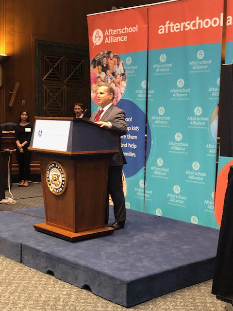 SchrayerAssoc's tweet photo. Great to see strong #bipartisan support for afterschool programs from Congressional leaders like @lisamurkowski @davidcicilline @RepAndyHarrisMD @RepLouBarletta @BobbyScott at @afterschool4all Challenge 2018 https://t.co/KdXyoumd28